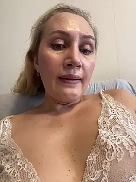 Snapshot of YourBlondee chatting on December 2024 05:39:02 AM YourBlondee online show from December 2024 05:39:02 AM