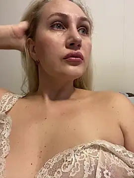 Snapshot of YourBlondee chatting on December 2024 02:30:02 AM YourBlondee online show from December 2024 02:30:02 AM