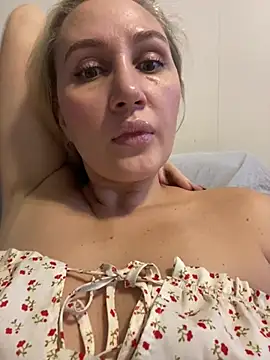 Snapshot of YourBlondee chatting on December 2024 03:06:01 AM YourBlondee online show from December 2024 03:06:01 AM