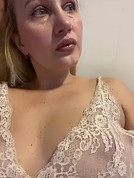 Snapshot of YourBlondee chatting on December 2024 02:54:02 AM YourBlondee online show from December 2024 02:54:02 AM