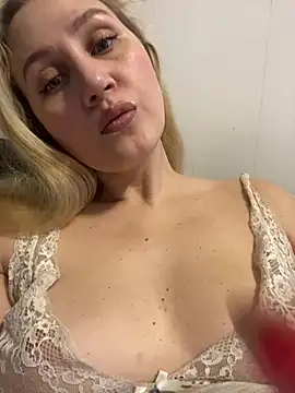 Snapshot of YourBlondee chatting on January 2025 03:11:01 AM YourBlondee online show from January 2025 03:11:01 AM