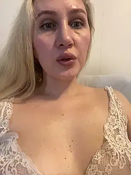 Snapshot of YourBlondee chatting on January 2025 04:23:02 AM YourBlondee online show from January 2025 04:23:02 AM