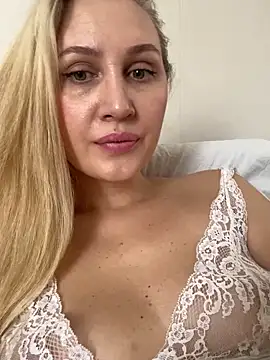 Snapshot of YourBlondee chatting on February 2025 05:58:01 AM YourBlondee online show from February 2025 05:58:01 AM