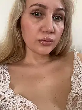 Snapshot of YourBlondee chatting on March 2025 03:02:02 AM YourBlondee online show from March 2025 03:02:02 AM