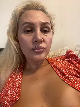 Snapshot of YourBlondee chatting on September 2025 02:35:01 AM YourBlondee online show from September 2025 02:35:01 AM