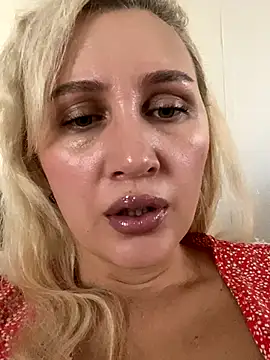 Snapshot of YourBlondee chatting on September 2025 02:26:01 AM YourBlondee online show from September 2025 02:26:01 AM