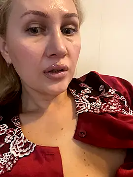 Snapshot of YourBlondee chatting on November 2025 02:44:01 AM YourBlondee online show from November 2025 02:44:01 AM