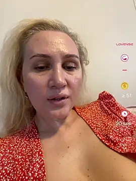 Snapshot of YourBlondee chatting on June 2026 12:33:02 PM YourBlondee online show from June 2026 12:33:02 PM