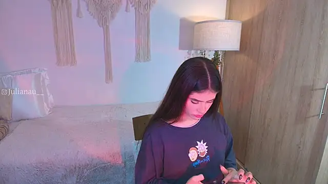 iriswest  online show from November 2025 11:46:01 PM