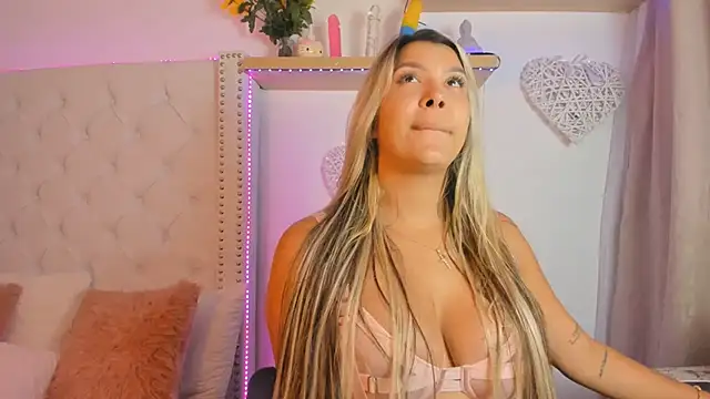 Snapshot of sara_montiell chatting on December 2024 10:34:01 PM sara montiell online show from December 2024 10:34:01 PM