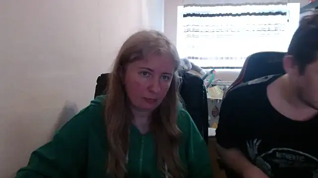 Snapshot of PeterAndJen chatting on April 2026 07:07:02 PM PeterAndJen online show from April 2026 07:07:02 PM