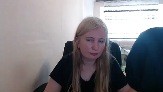 Snapshot of PeterAndJen chatting on May 2026 04:24:02 PM PeterAndJen online show from May 2026 04:24:02 PM