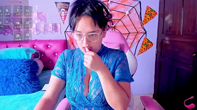 crissn0707 online show from October 2025 01:01:01 PM