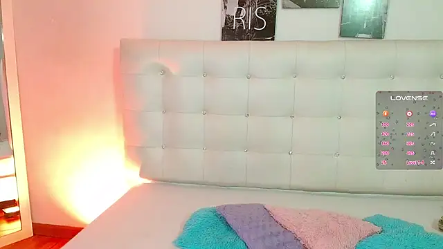 Snapshot of hornystepmommy chatting on December 2024 07:50:02 PM hornystepmommy online show from December 2024 07:50:02 PM