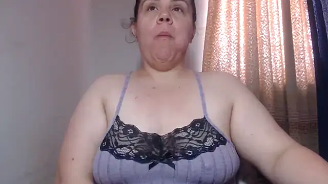 agathamiller01 online show from October 2025 01:41:02 PM