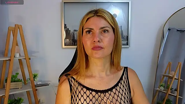 bella  adams online show from October 2025 09:37:01 PM