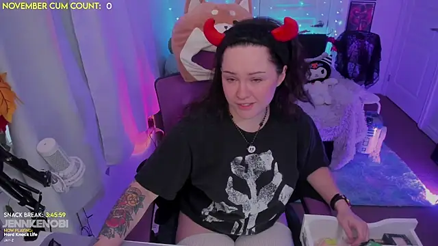 JennKenobi online show from November 2025 03:24:01 PM