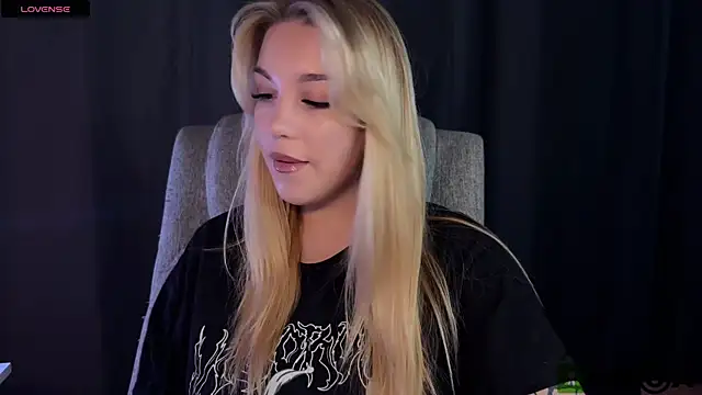 Snapshot of ariashaa chatting on June 2026 01:54:02 PM ariashaa online show from June 2026 01:54:02 PM