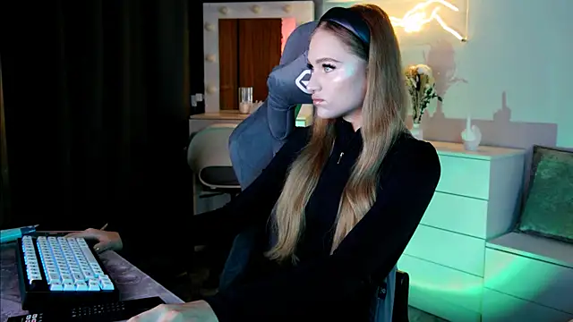 MrsTenderBeast online show from February 2025 05:35:01 PM