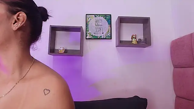 lorrayne  online show from February 2025 11:50:01 AM