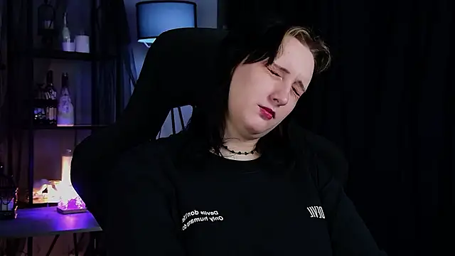 AsheLucker online show from February 2026 11:01:01 PM