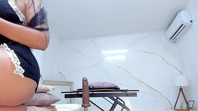 IsiisLovei online show from October 2025 02:26:01 PM