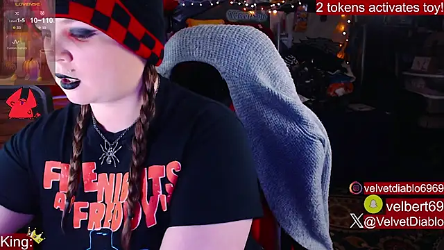 Snapshot of VelvetDiablo chatting on September 2025 11:39:02 PM VelvetDiablo online show from September 2025 11:39:02 PM