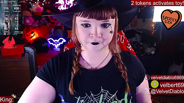 Snapshot of VelvetDiablo chatting on October 2025 12:22:02 AM VelvetDiablo online show from October 2025 12:22:02 AM