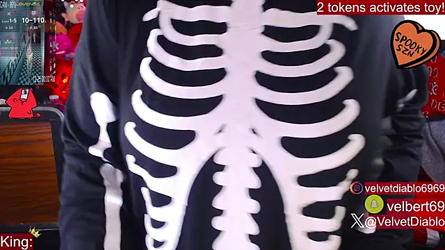 Snapshot of VelvetDiablo chatting on October 2025 12:00:01 AM VelvetDiablo online show from October 2025 12:00:01 AM