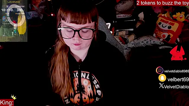 Snapshot of VelvetDiablo chatting on April 2026 12:01:01 AM VelvetDiablo online show from April 2026 12:01:01 AM