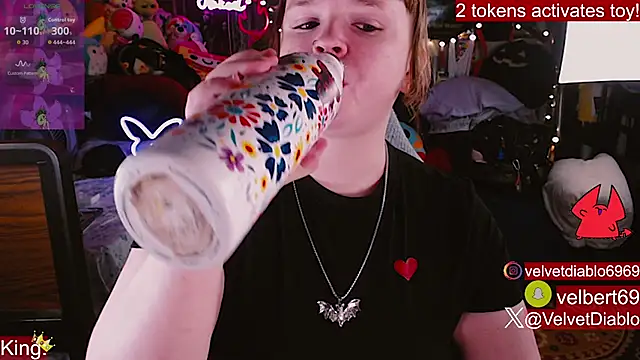 Snapshot of VelvetDiablo chatting on May 2026 11:55:02 PM VelvetDiablo online show from May 2026 11:55:02 PM