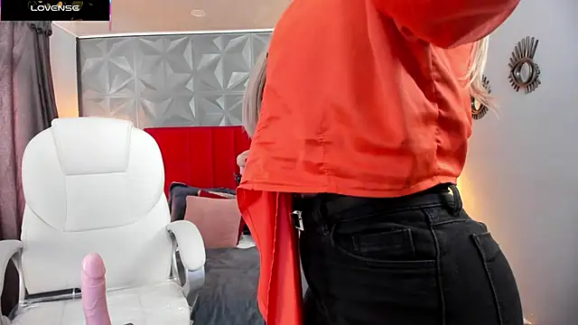 Holly madison  online show from March 2025 01:15:01 PM