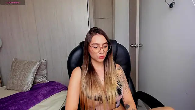 StacyConner online show from October 2025 07:47:02 PM