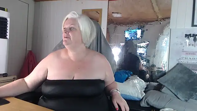 sexychazza16 online show from October 2025 06:50:02 PM