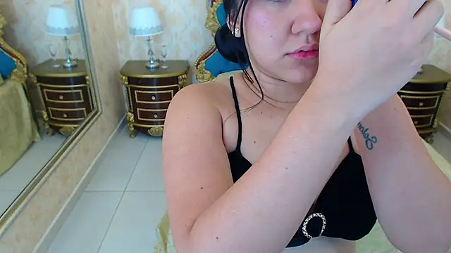 PamelaTomson online show from November 2025 12:33:01 PM