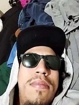 AlexAlejandro13 online show from April 2026 10:12:02 PM