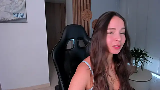 Snapshot of AnnieHallX chatting on May 2026 08:38:02 PM AnnieHallX online show from May 2026 08:38:02 PM