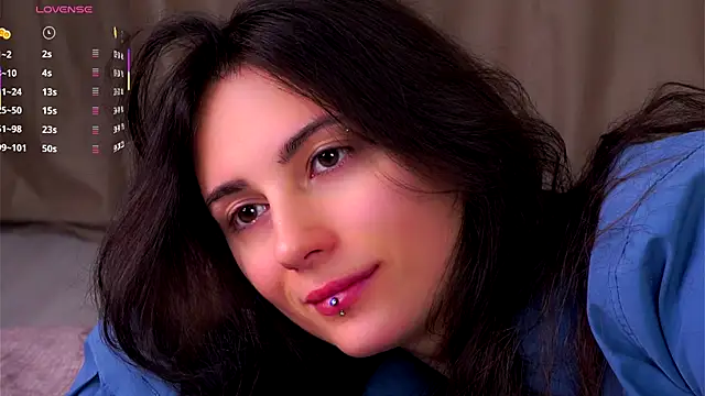 Holla Molly online show from December 2025 06:30:02 AM