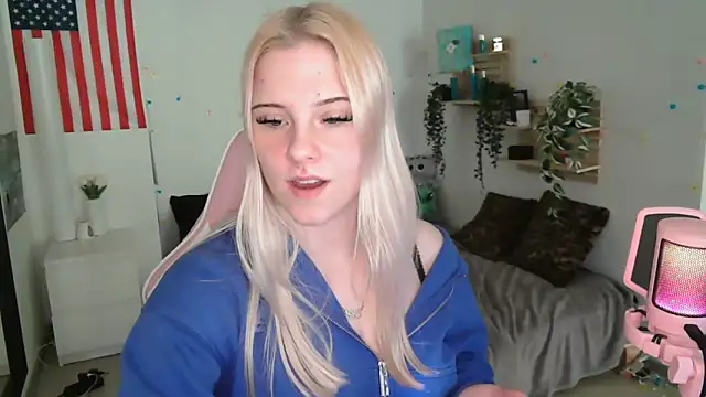 Snapshot of Blueeyezz0 chatting on April 2026 10:35:02 AM Blueeyezz0 online show from April 2026 10:35:02 AM