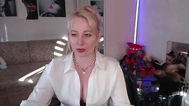 MistressMilfa online show from February 2026 01:56:01 PM