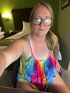 Lizzyloo online show from March 2026 10:24:01 PM