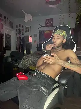 Snapshot of spideyzaddy chatting on November 2025 01:27:01 AM spideyzaddy online show from November 2025 01:27:01 AM