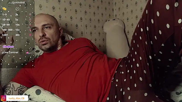 Snapshot of LuckyAlexx chatting on December 2024 04:12:01 AM LuckyAlexx online show from December 2024 04:12:01 AM