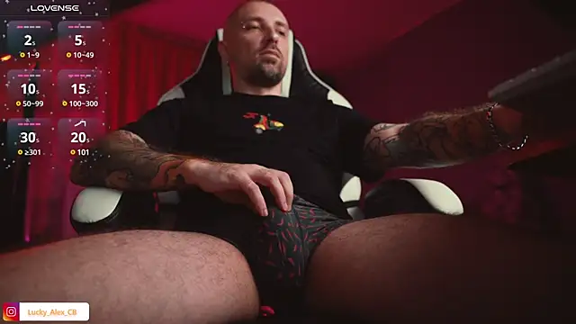 Snapshot of LuckyAlexx chatting on January 2025 10:19:01 PM LuckyAlexx online show from January 2025 10:19:01 PM