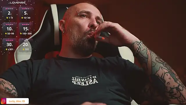 Snapshot of LuckyAlexx chatting on January 2025 11:53:02 PM LuckyAlexx online show from January 2025 11:53:02 PM