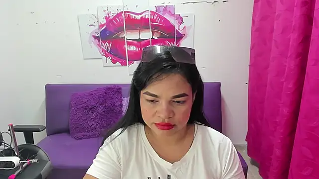 Cloe 35 online show from February 2025 03:32:02 PM