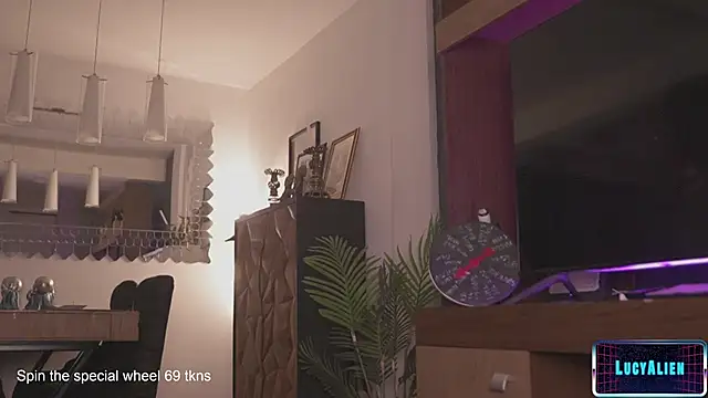 Snapshot of LucyAllenX chatting on January 2025 01:00:01 AM LucyAllenX online show from January 2025 01:00:01 AM