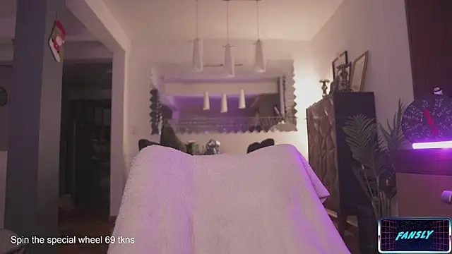 Snapshot of LucyAllenX chatting on January 2025 12:48:01 AM LucyAllenX online show from January 2025 12:48:01 AM