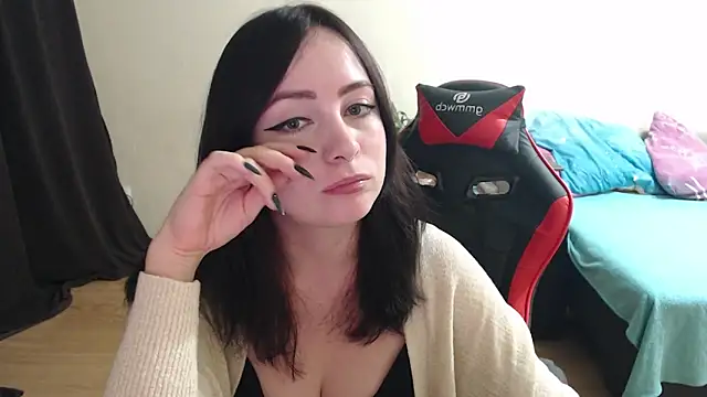 Laralianna online show from October 2025 06:01:01 PM