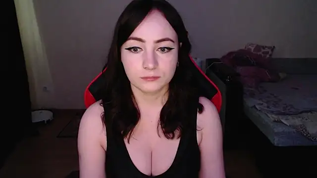 Laralianna online show from November 2025 07:10:01 AM